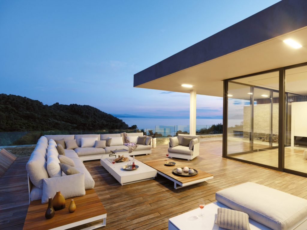 Modern Outdoor Lounge Chairs That Invite You to Sit Down and Enjoy Sum